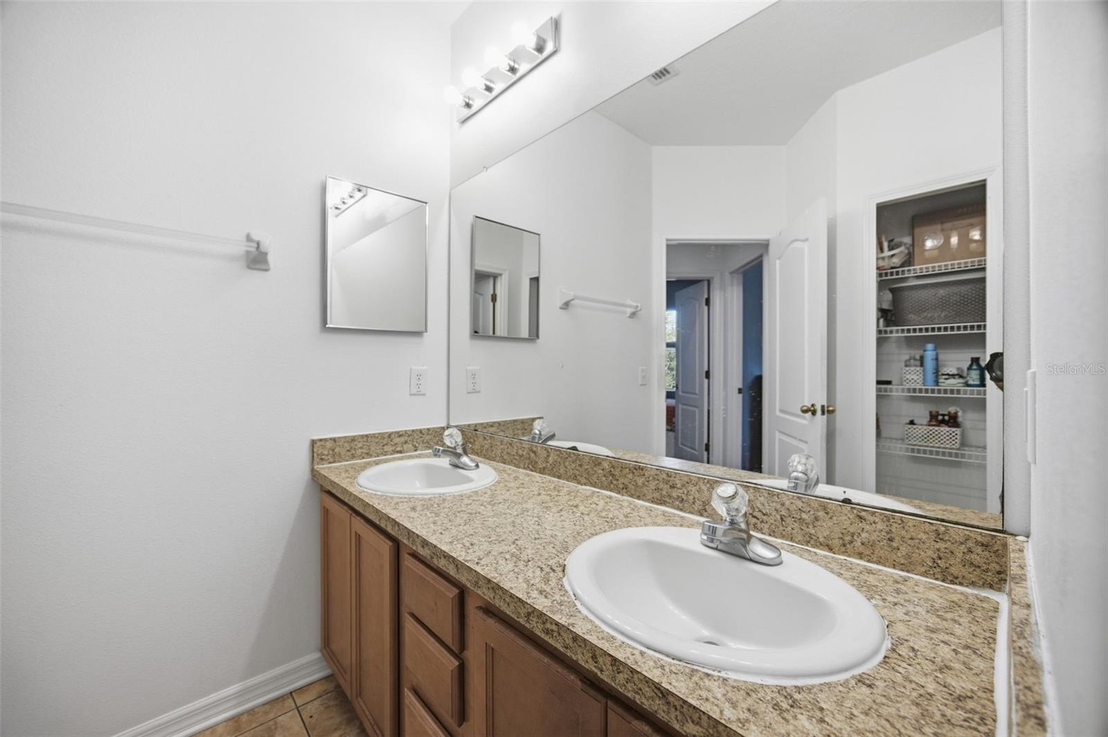 2524 Cross More St Property Photo 44