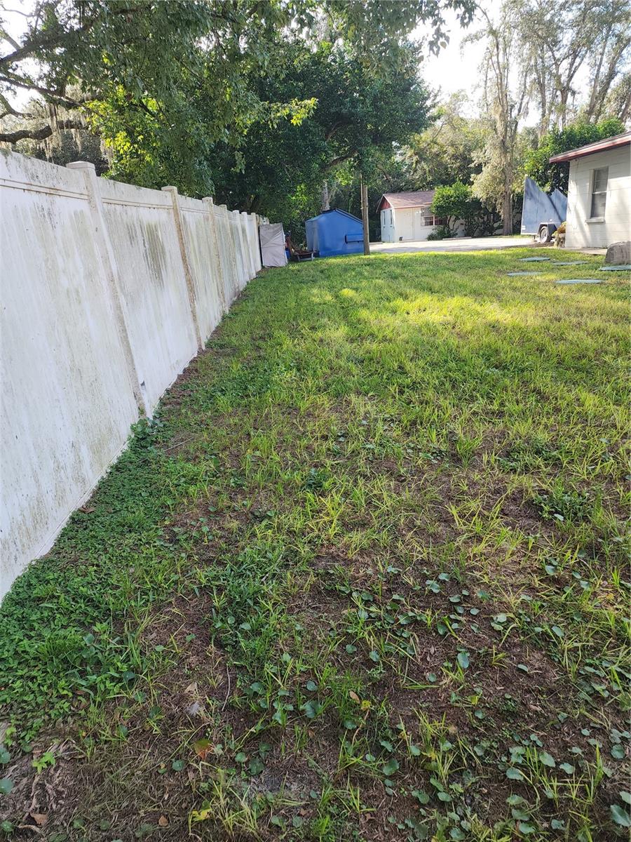 2501 Irene St Property Photo 5