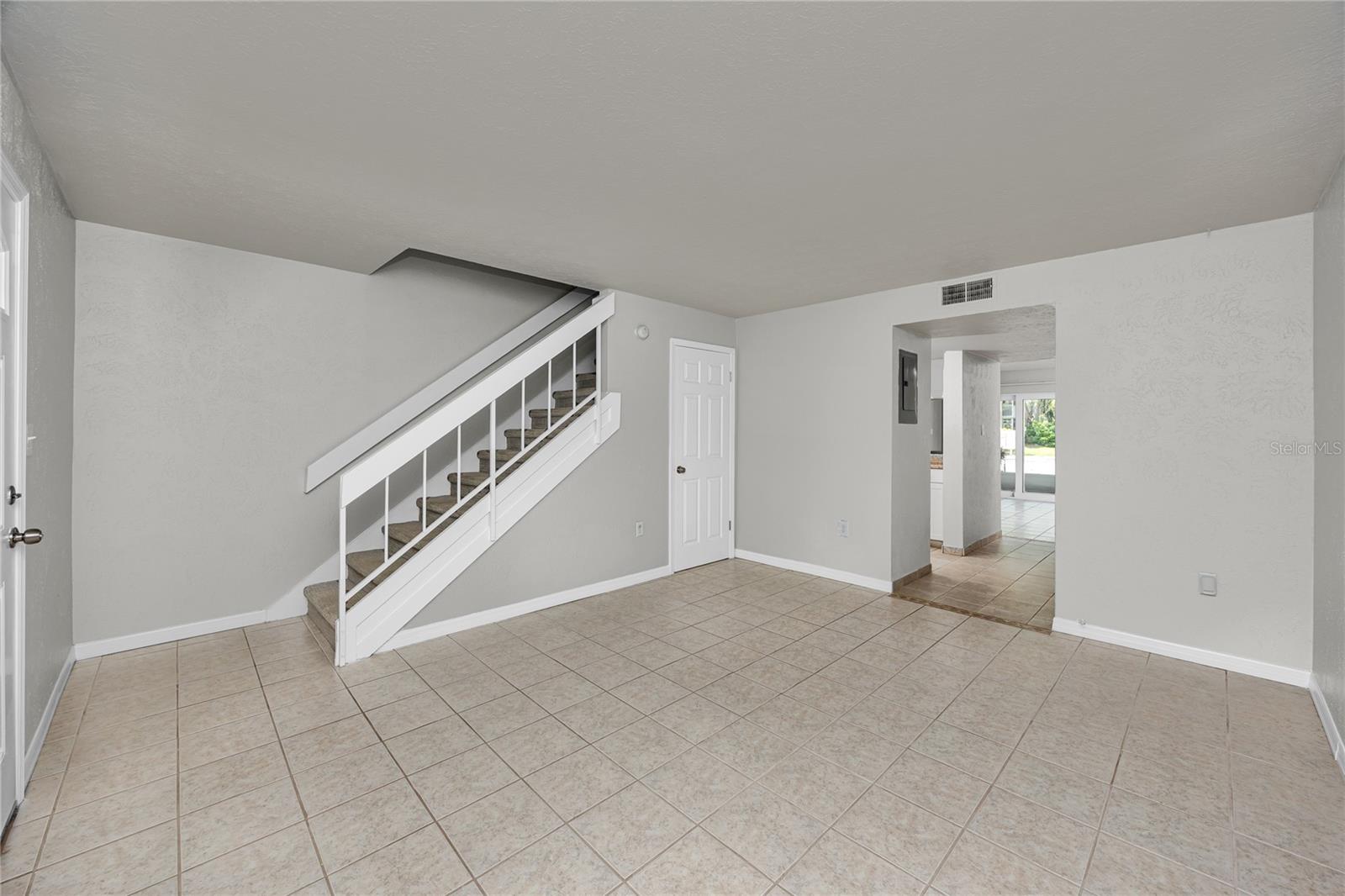 3775 40th Ln S #e Property Photo 5