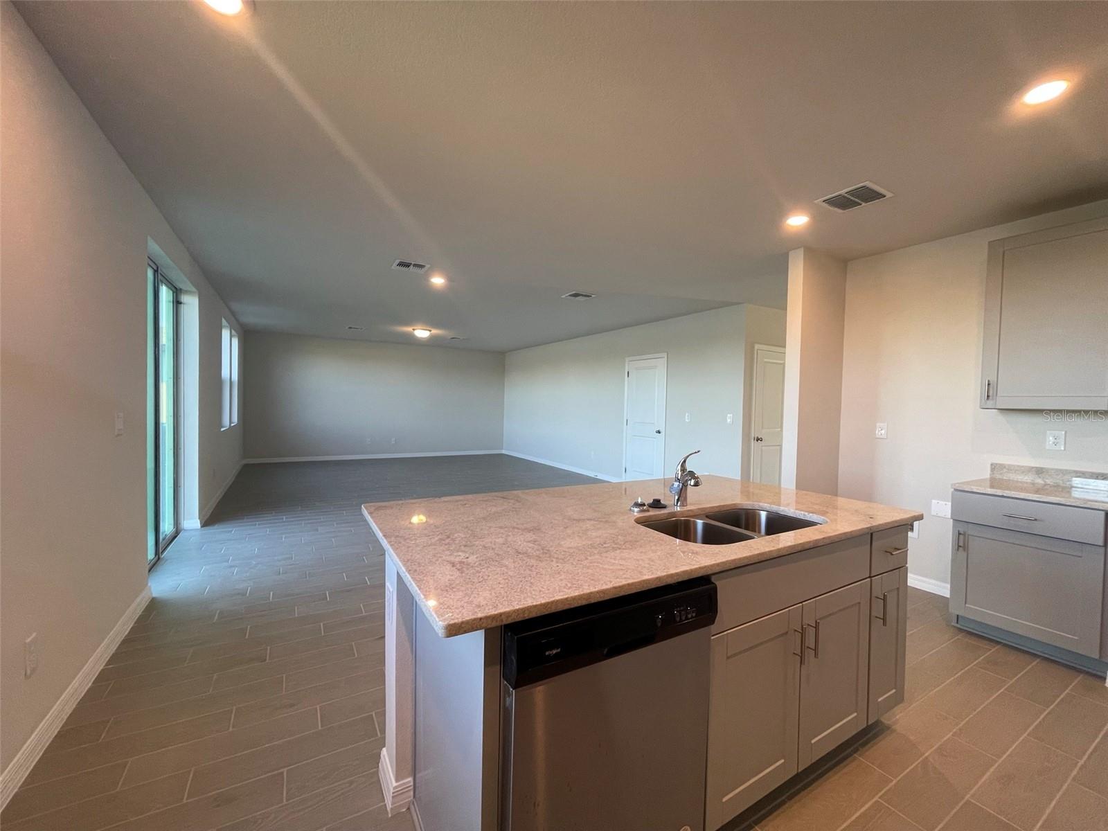 10030 Daybreak Gln Property Photo 4