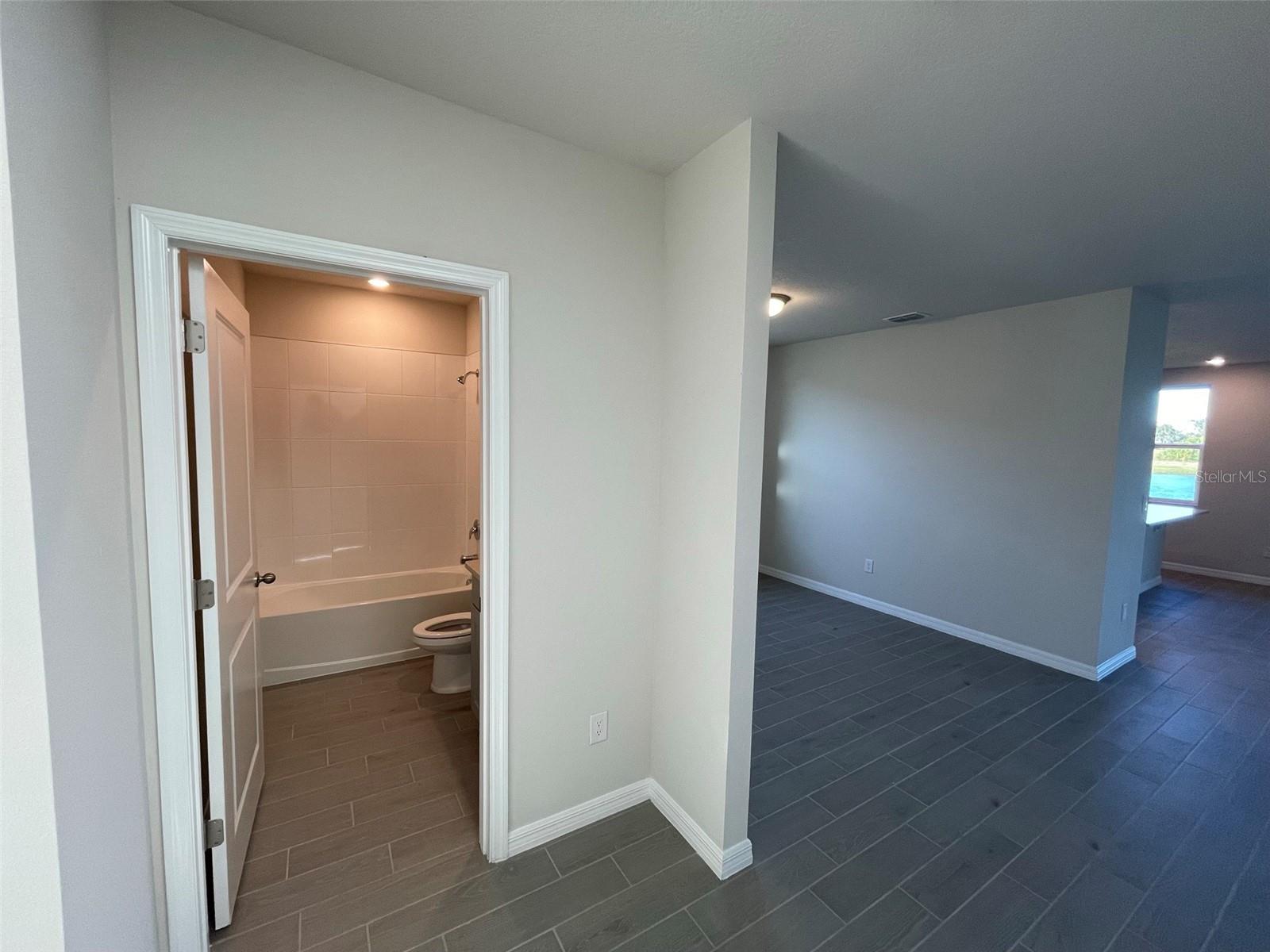 10030 Daybreak Gln Property Photo 9