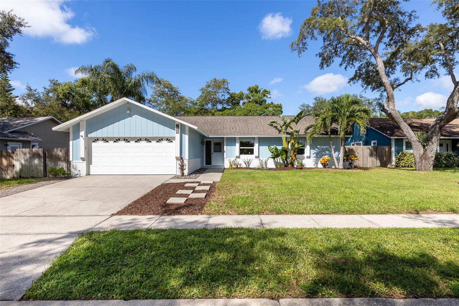 724 GLENGARY LN Property Photo 1