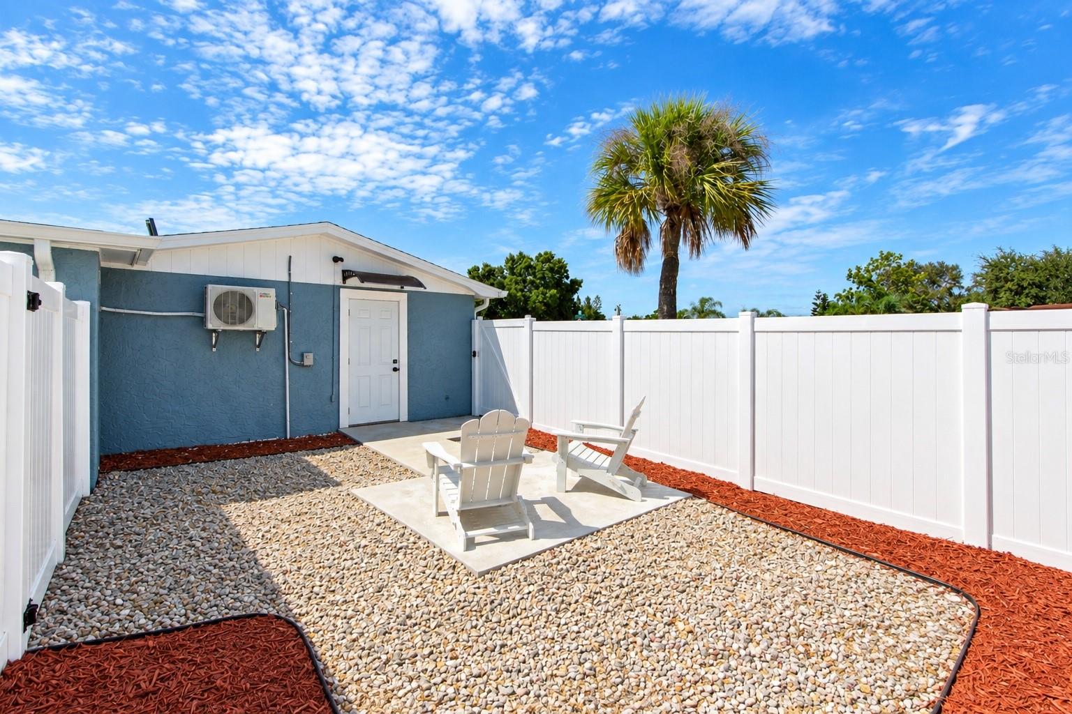 1752 Fairfield St Property Photo 1