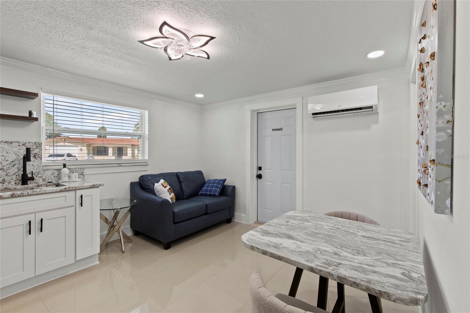 1752 Fairfield St Property Photo 6