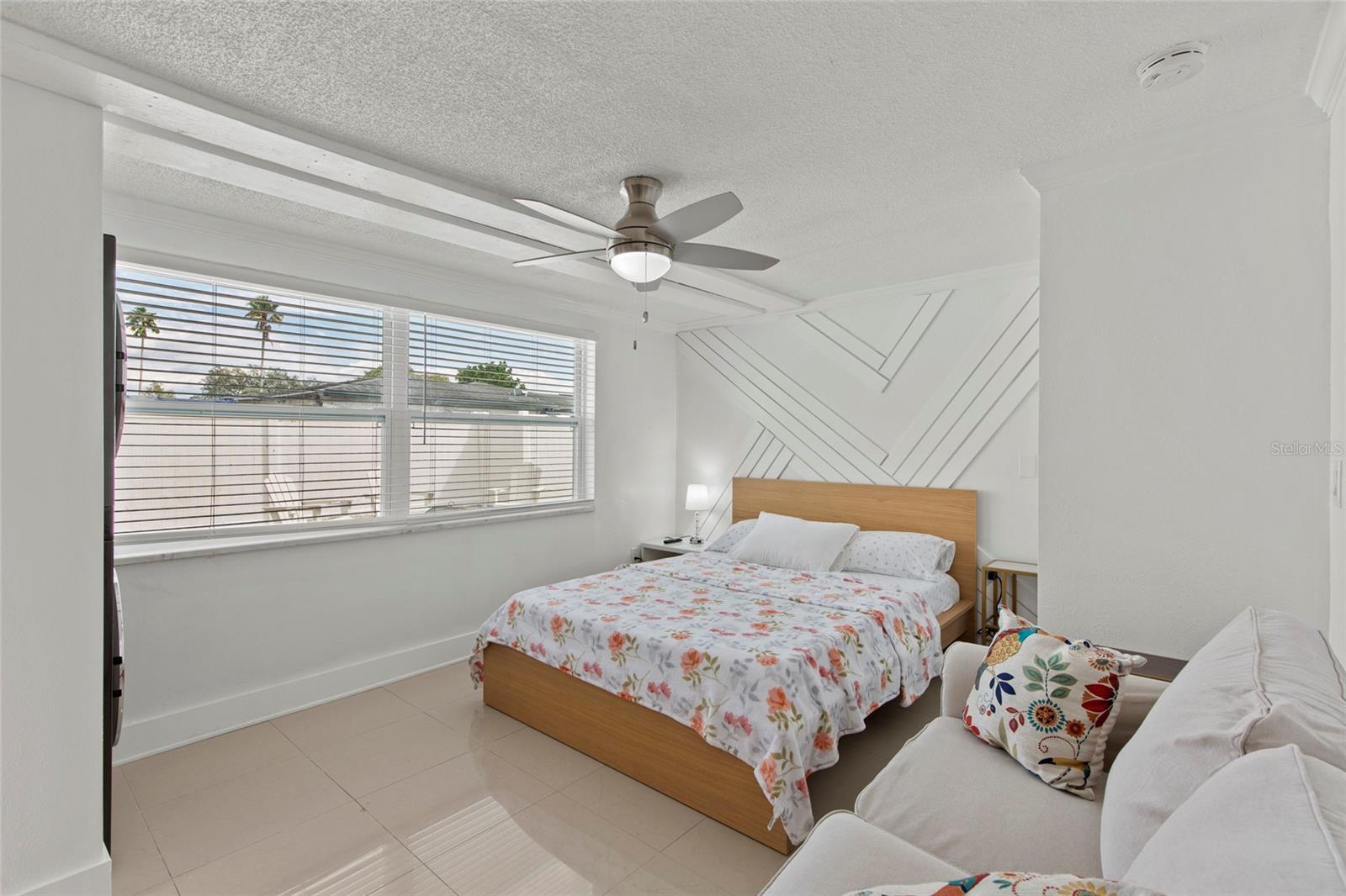 1752 Fairfield St Property Photo 10