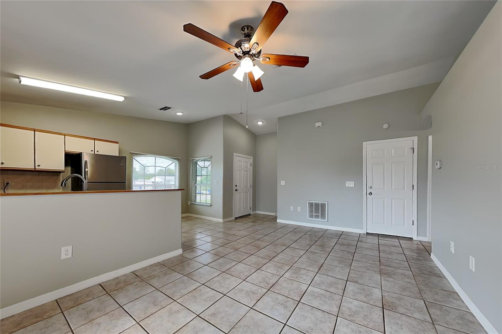 477 Florida Cir N Property Photo 2