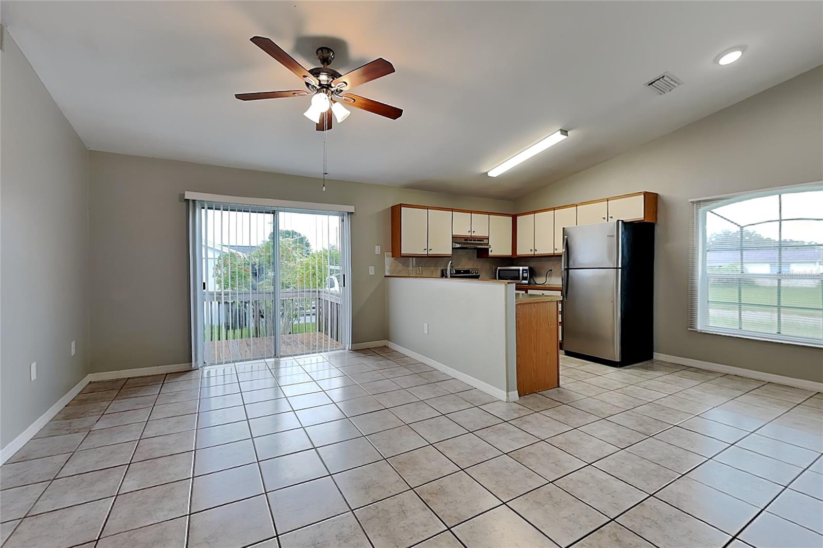477 Florida Cir N Property Photo 3