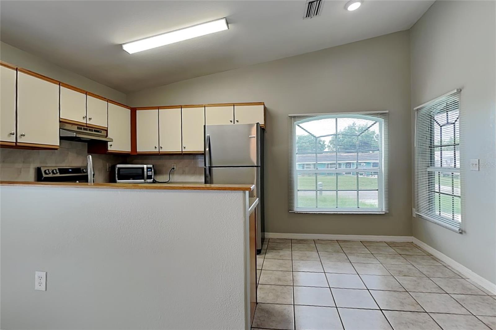 477 Florida Cir N Property Photo 5