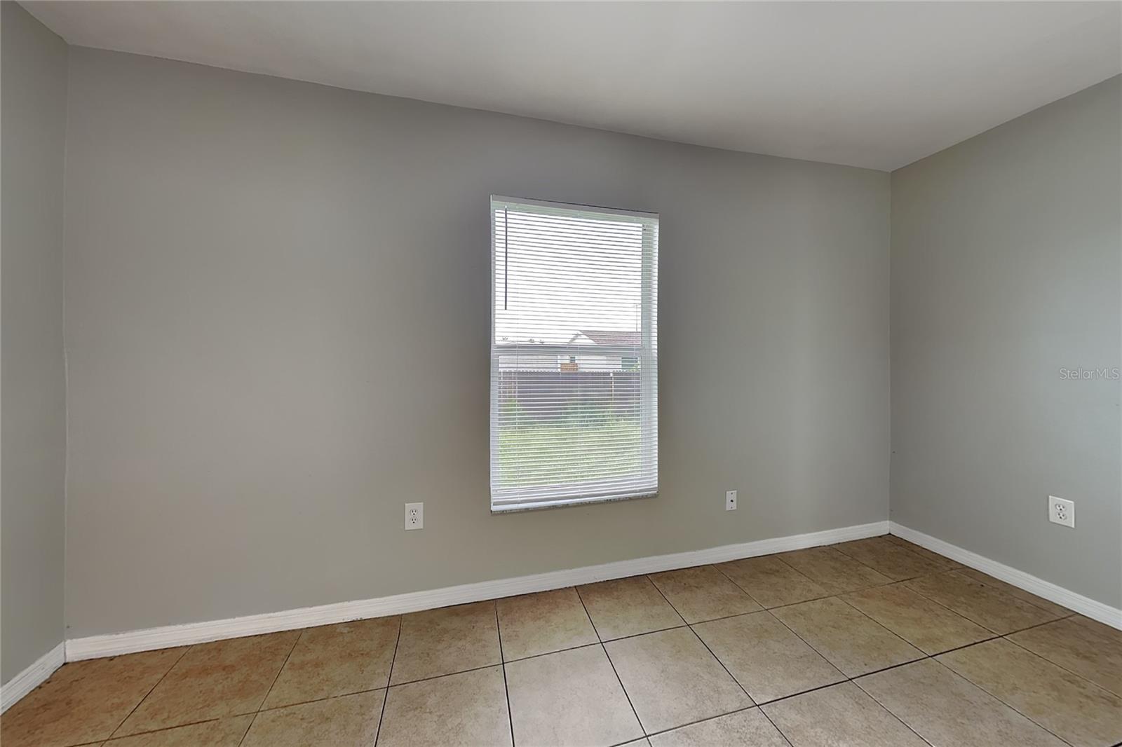 477 Florida Cir N Property Photo 7