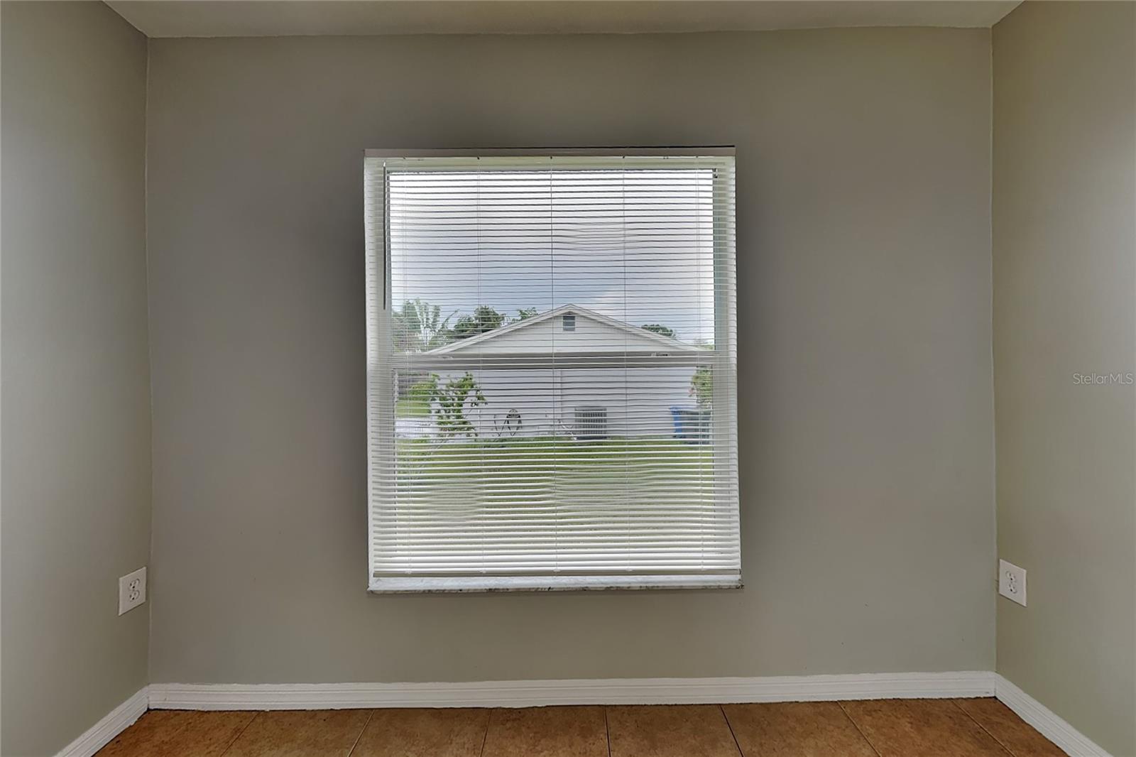 477 Florida Cir N Property Photo 8