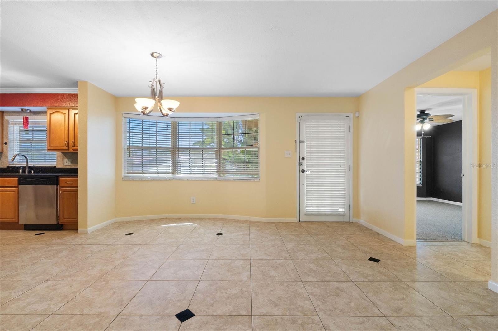 14331 Apache Ave Property Photo 5