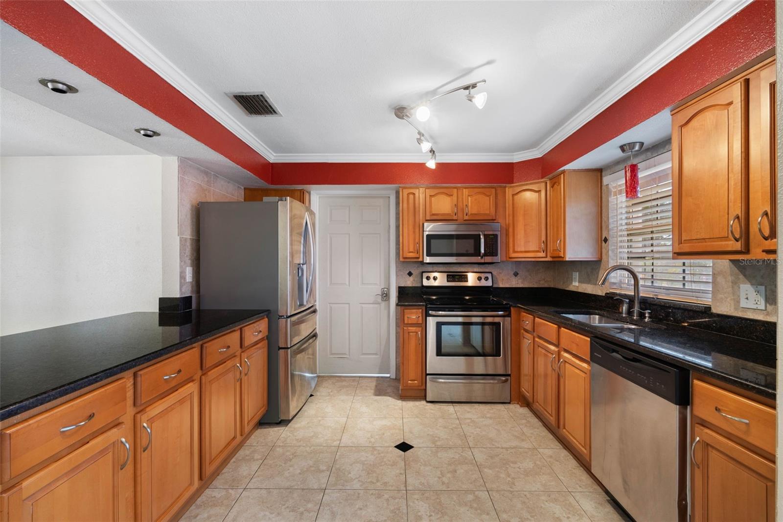 14331 Apache Ave Property Photo 9