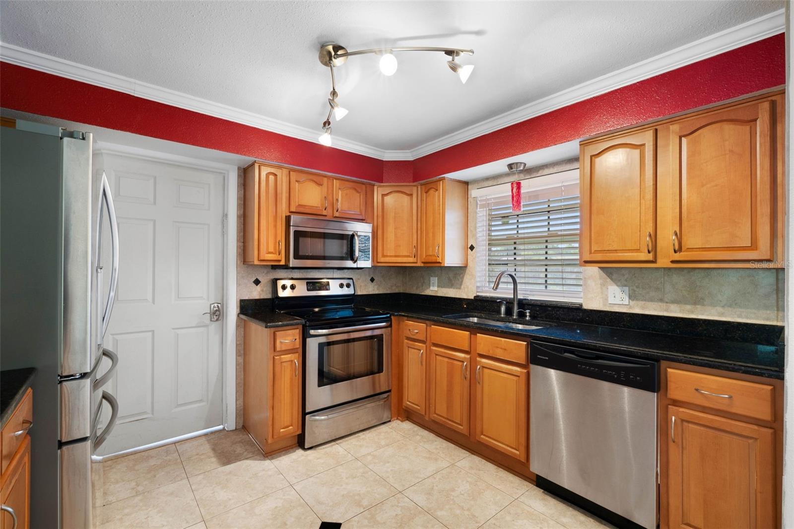 14331 Apache Ave Property Photo 10