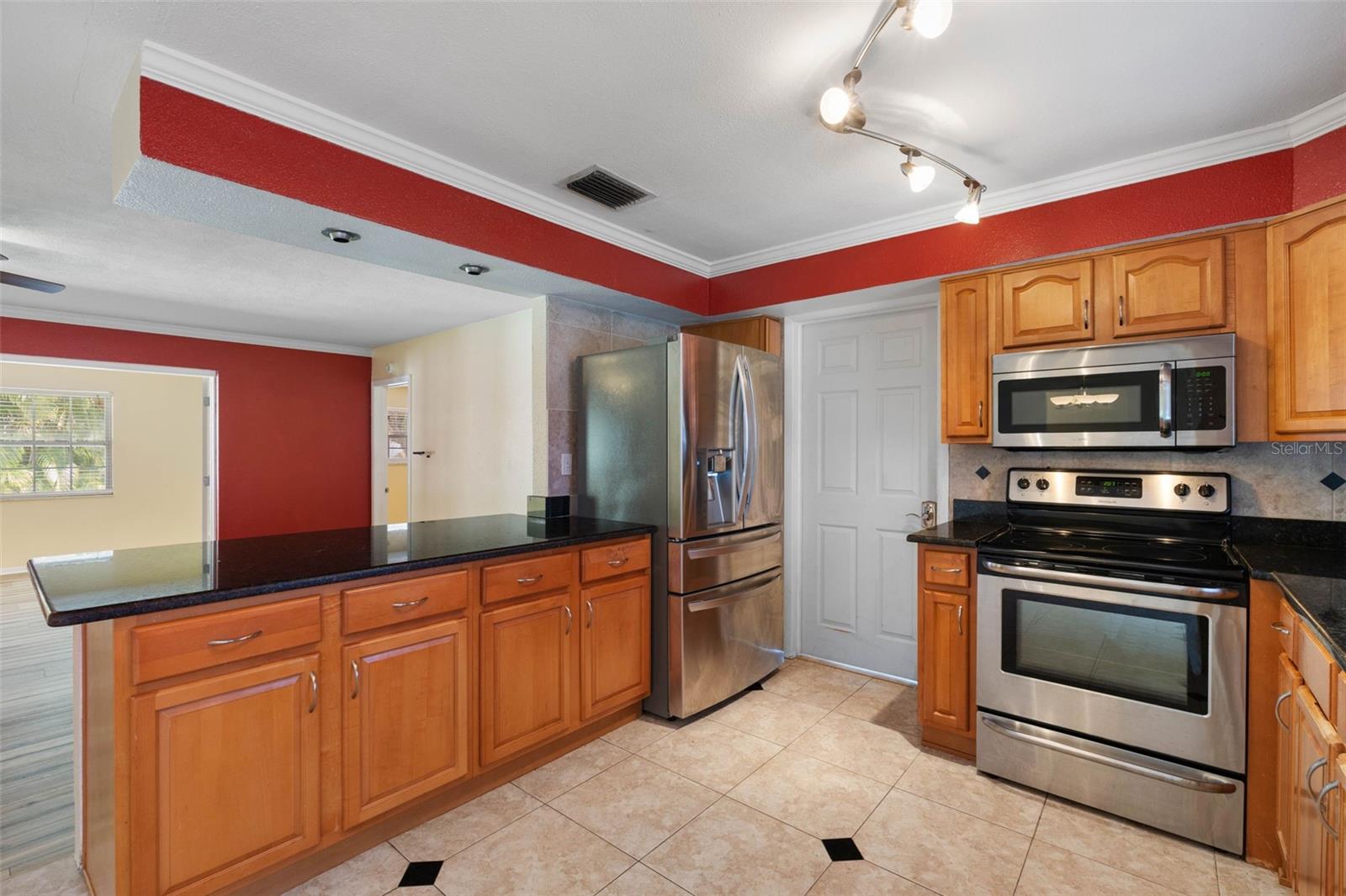 14331 Apache Ave Property Photo 11