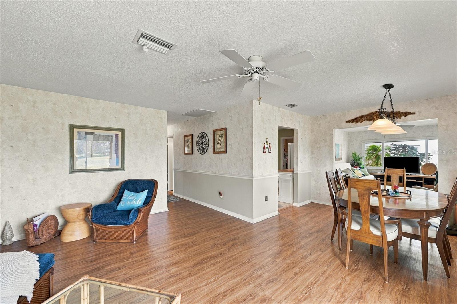 215 Genet Ct Property Photo 12