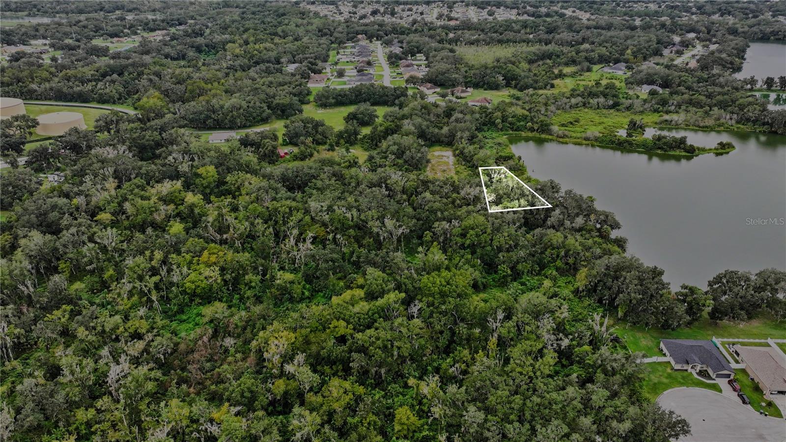 Arnaz Dr Property Photo 6