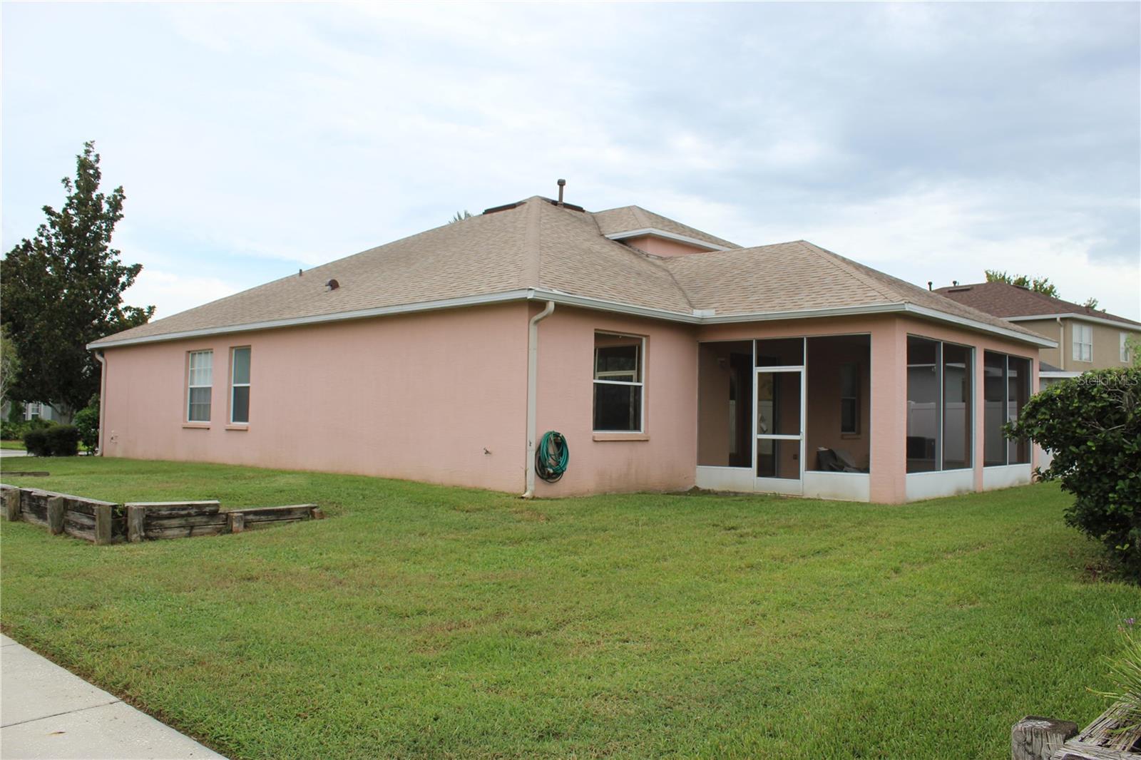 4639 Mapletree Loop Property Photo 3