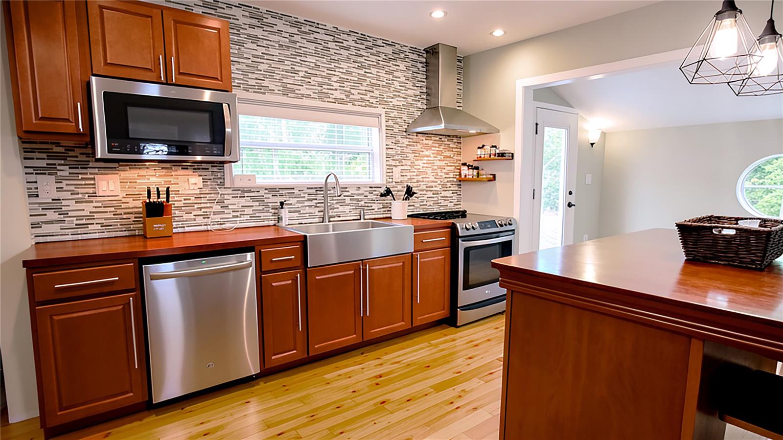 1722 Albemarle Rd Property Photo 3