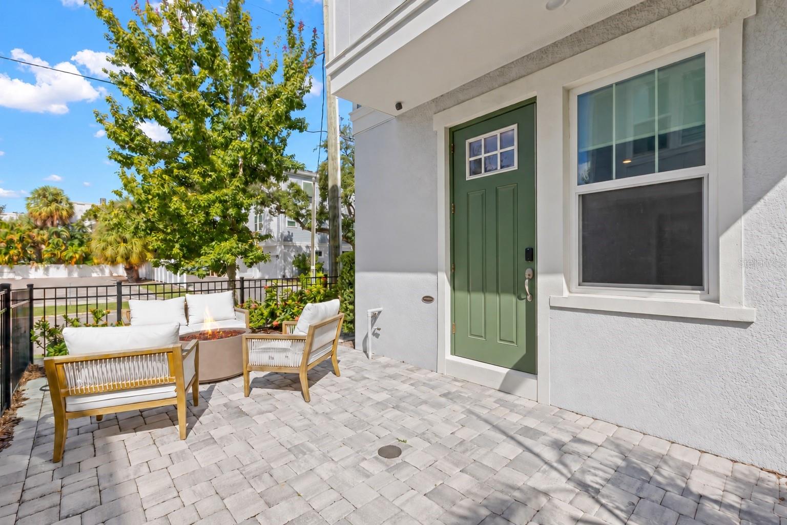 206 S Tampania Ave #6 Property Photo 1