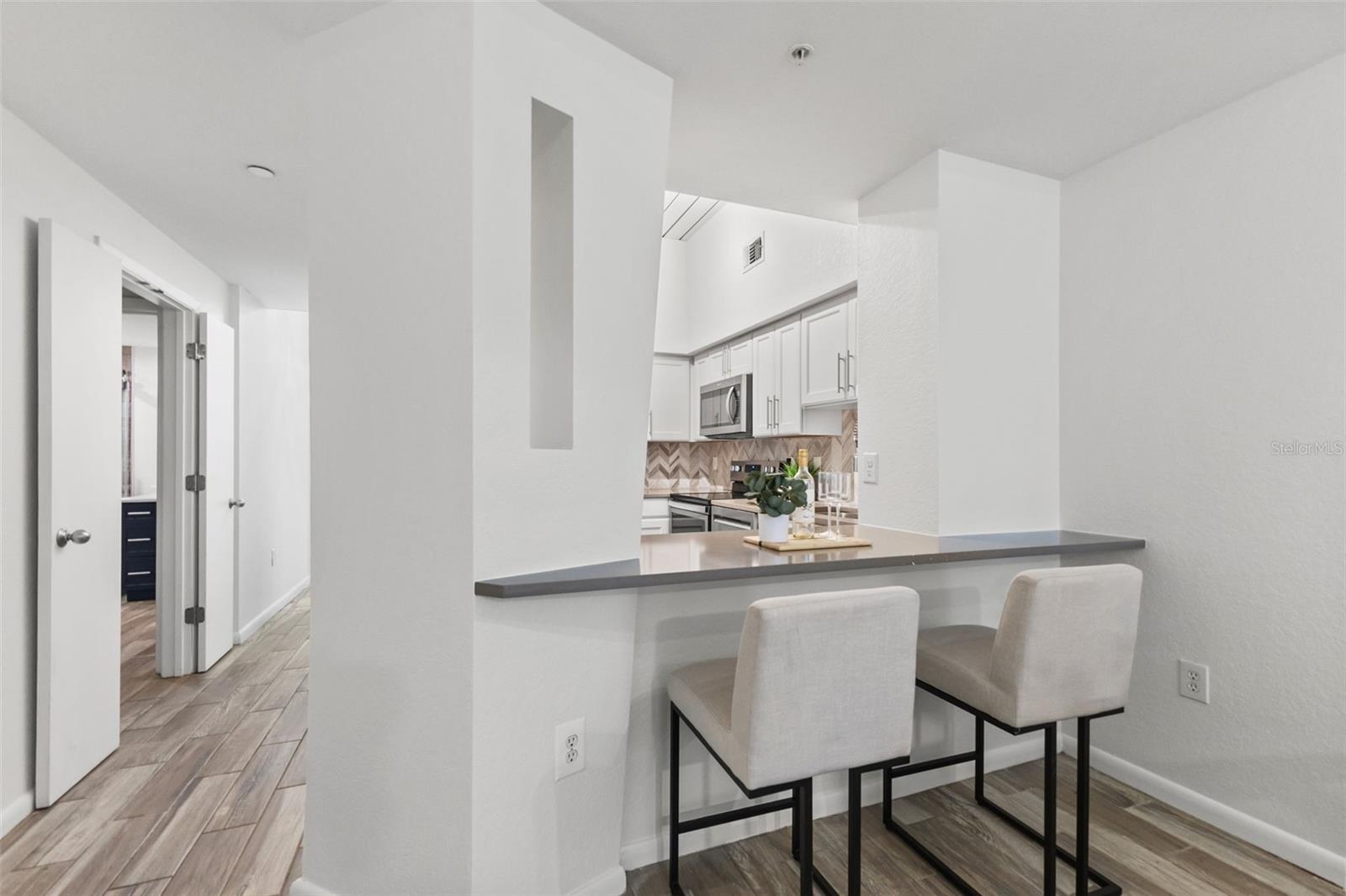 2411 W Horatio St #519 Property Photo 16