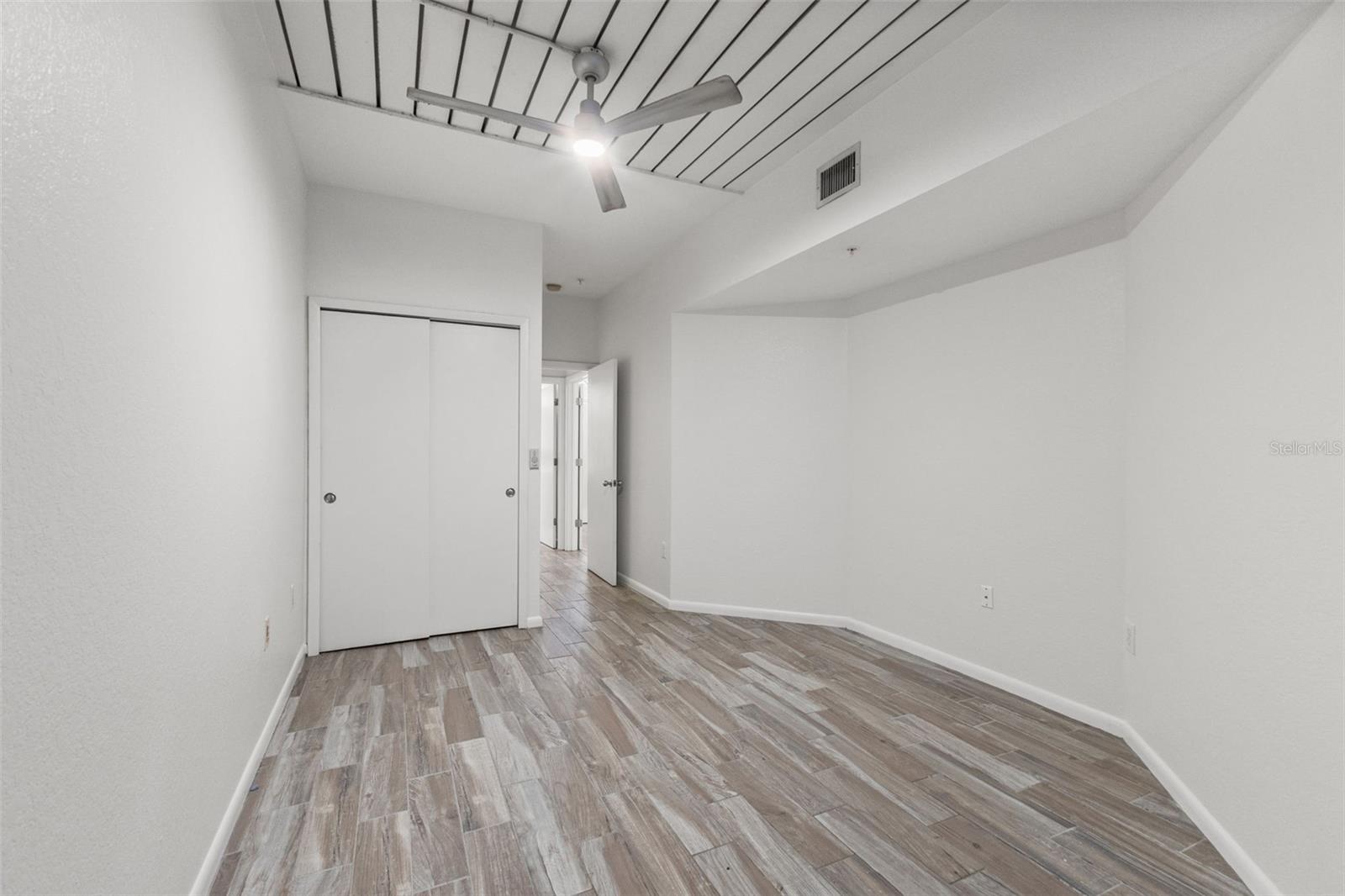 2411 W Horatio St #519 Property Photo 17