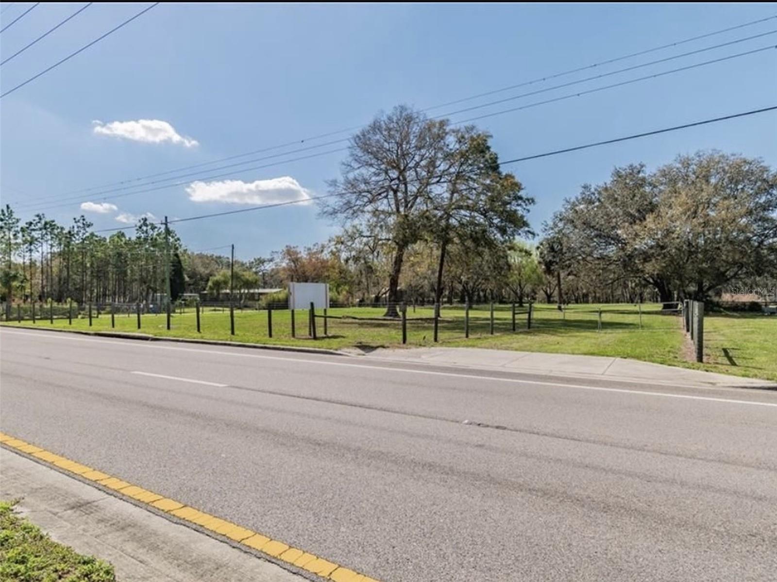 6513 S County Line Rd Property Photo 3