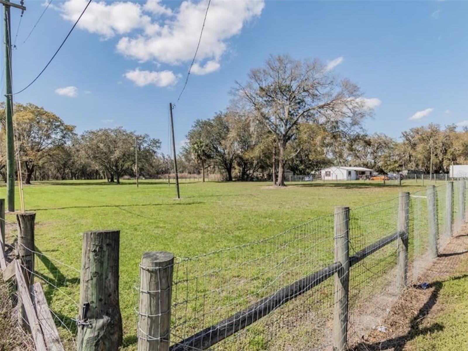 6513 S County Line Rd Property Photo 4