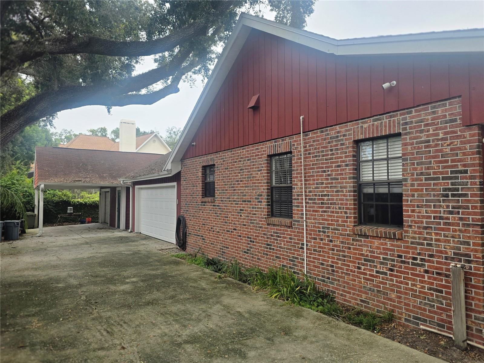 2219 Shadehill Ct Property Photo 3