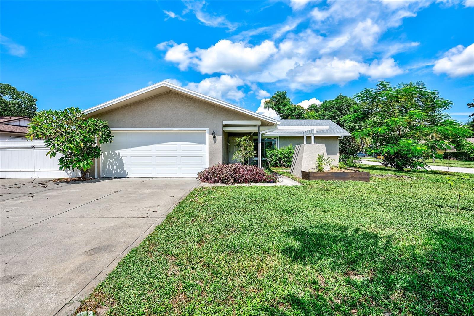 13331 Hacienda Dr Property Photo 1