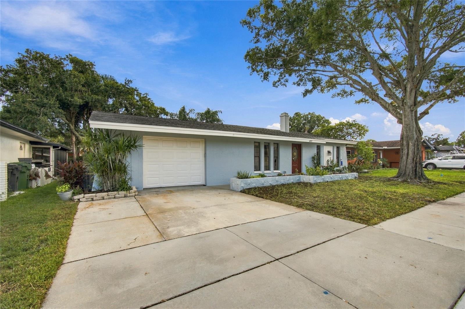 1813 Driftwood Cir N Property Photo 2