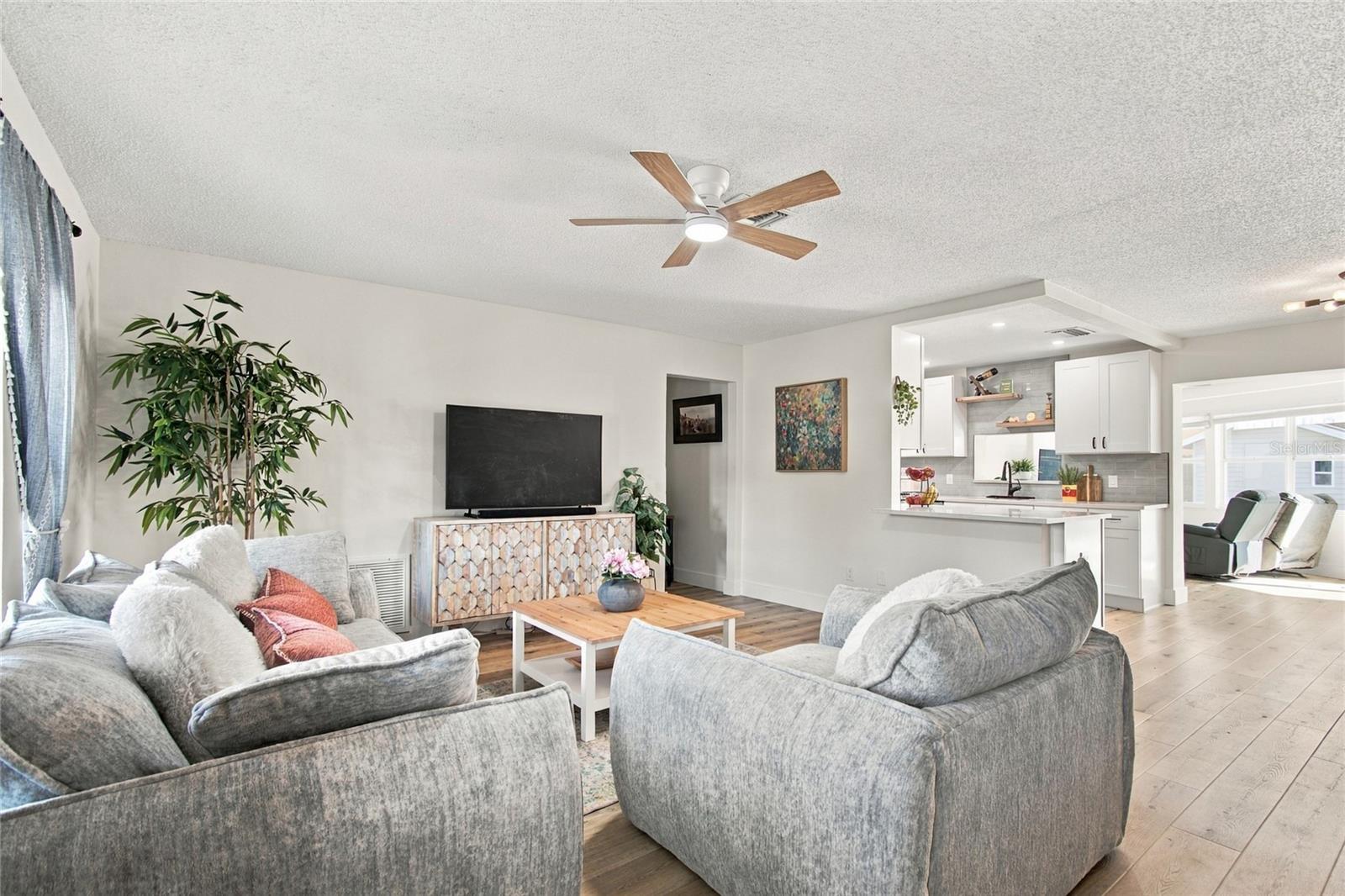 1813 Driftwood Cir N Property Photo 4