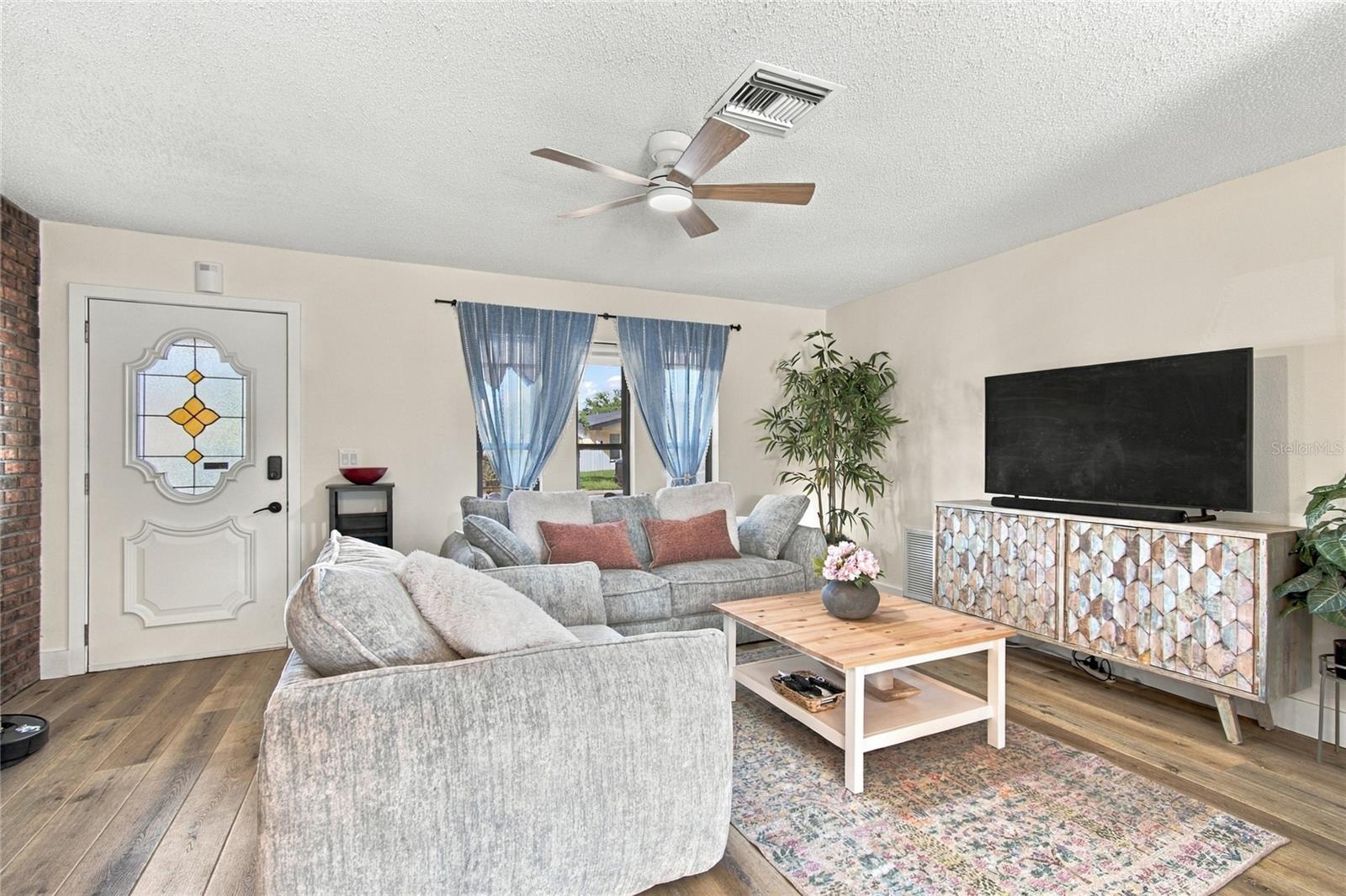 1813 Driftwood Cir N Property Photo 5