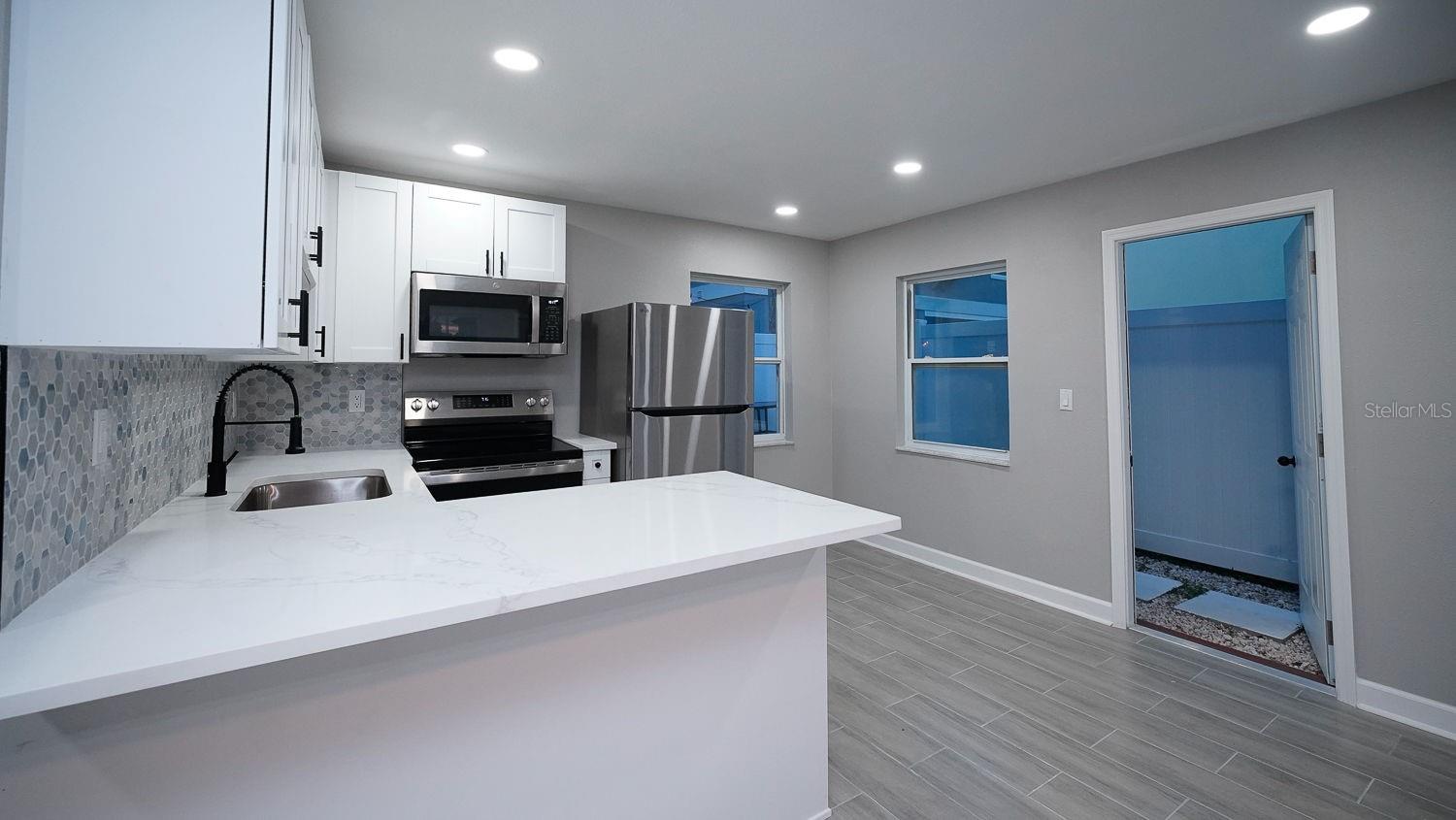 14906 N Bayshore Dr Property Photo 17