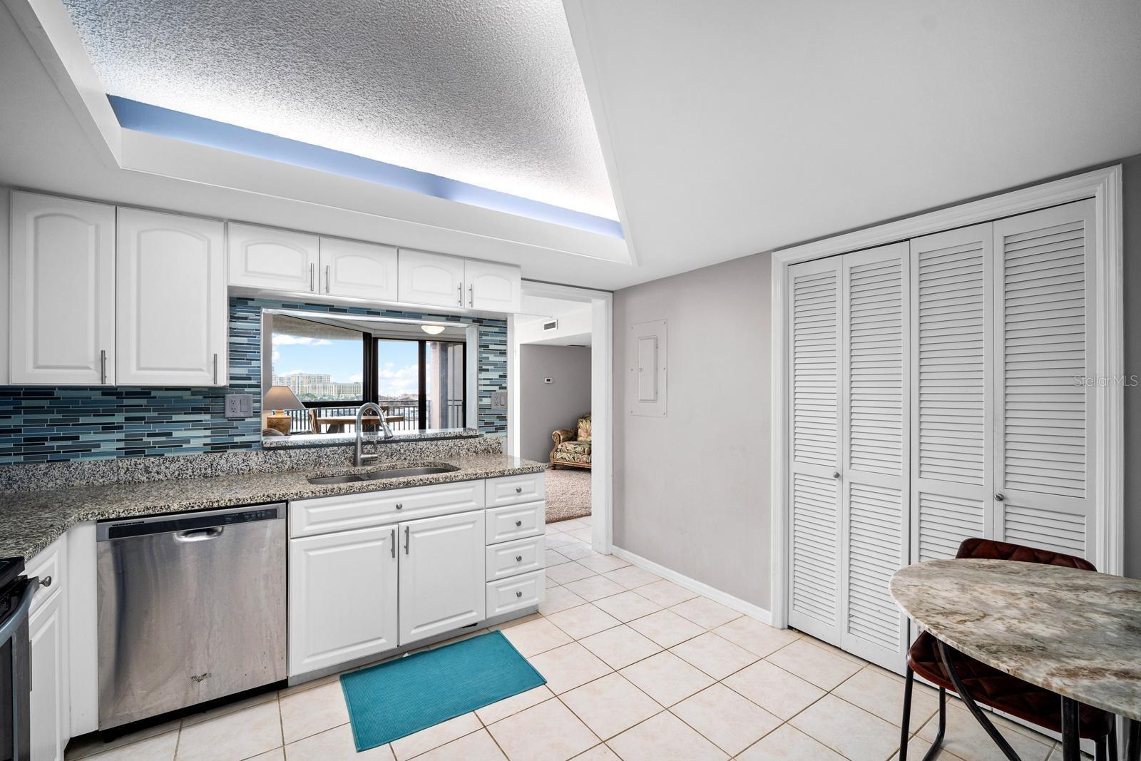 690 Island Way #912 Property Photo 11