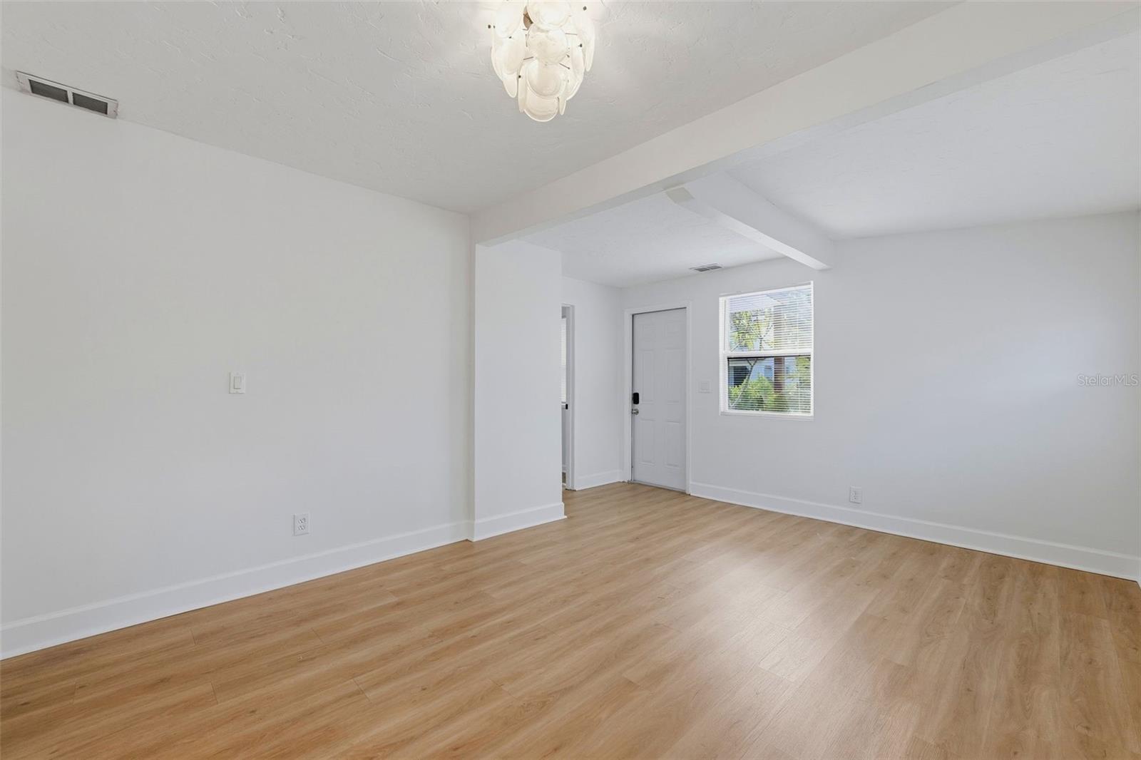 1751 29th Ave N Property Photo 6