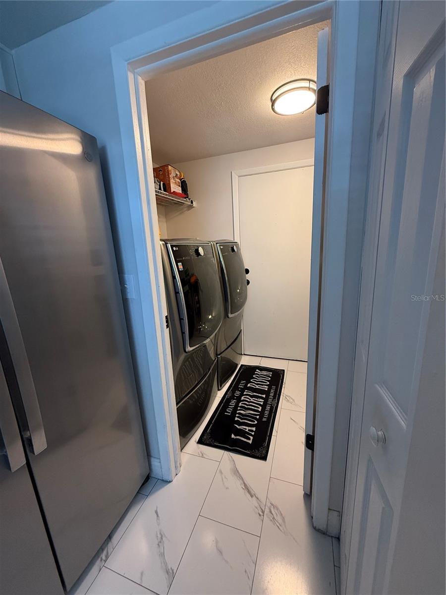 12418 Queensland Ln Property Photo 6