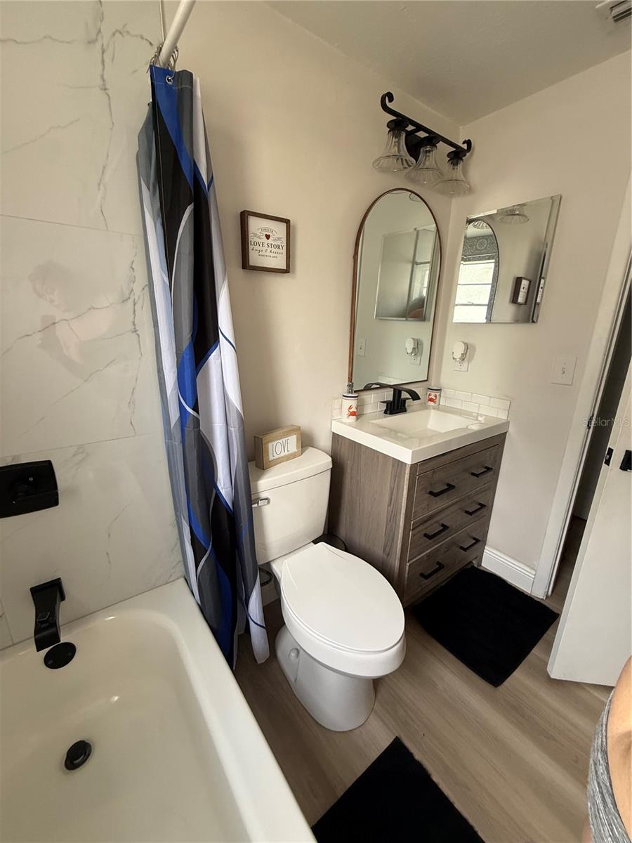 12418 Queensland Ln Property Photo 15