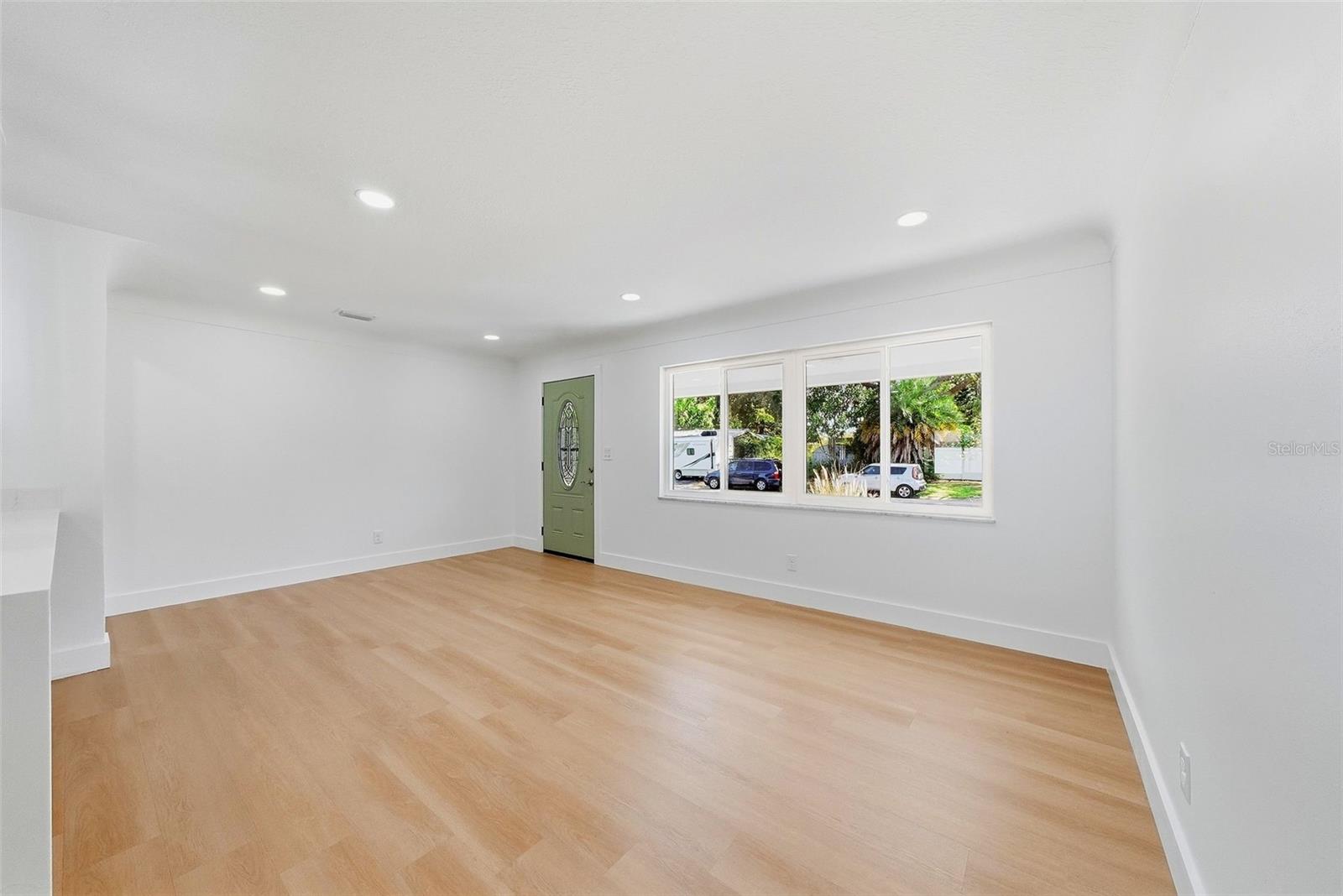 3360 70 St N Property Photo 10