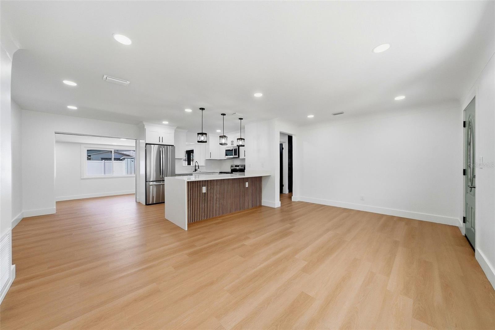 3360 70 St N Property Photo 12