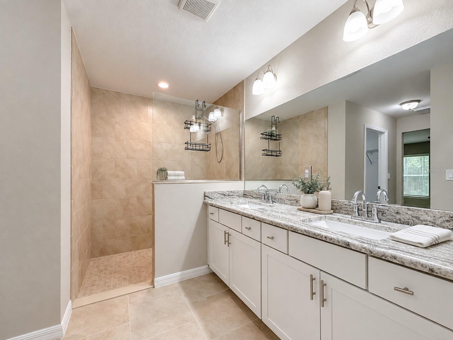 3684 W Fountain Ln Property Photo 6