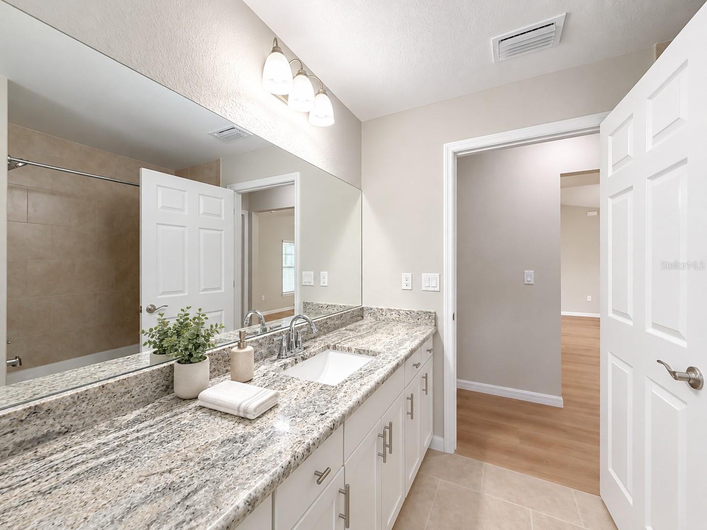 3684 W Fountain Ln Property Photo 9