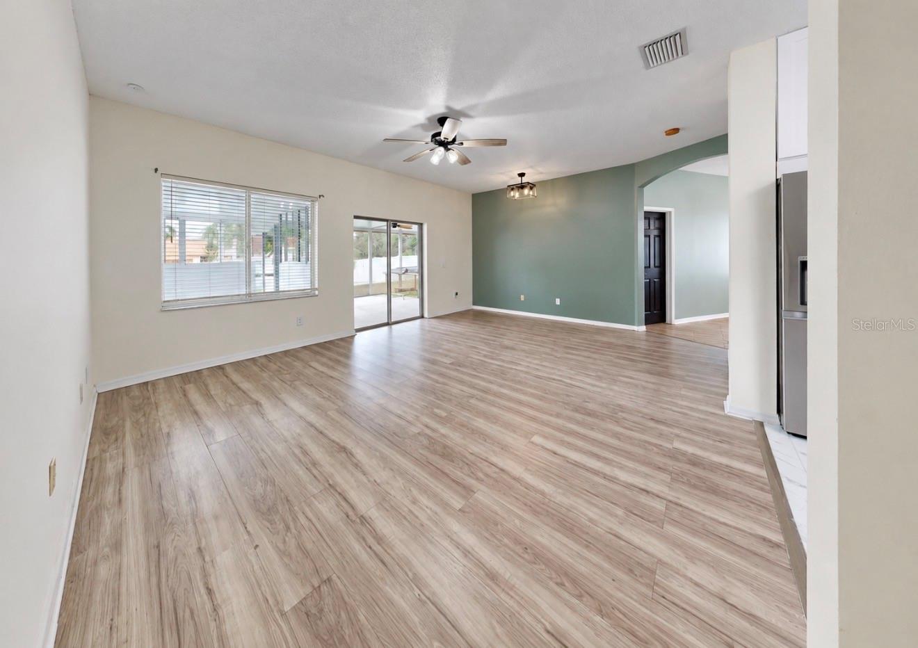 12719 Longcrest Dr Property Photo 10