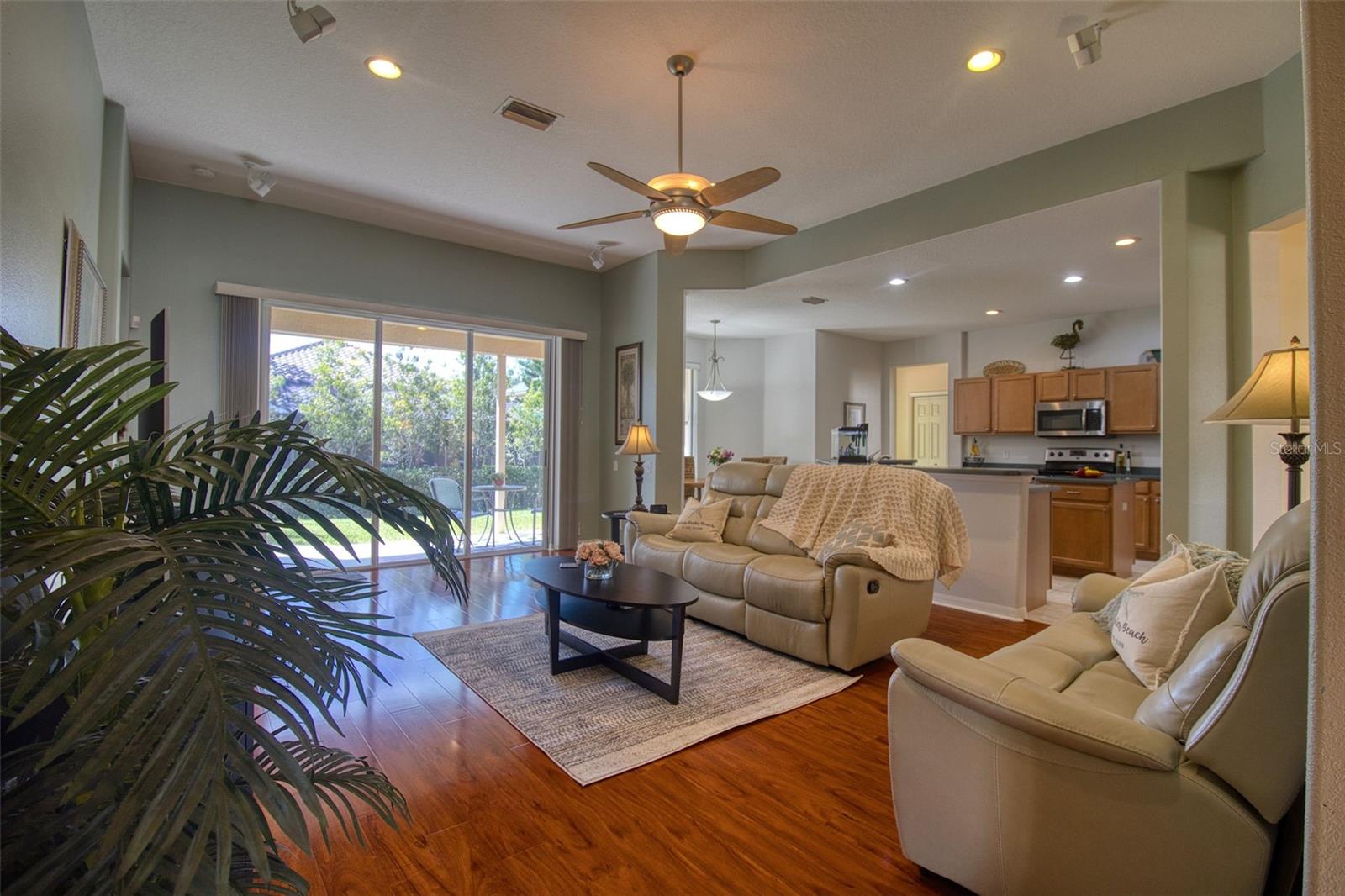2219 Elizabeth Way Property Photo 4