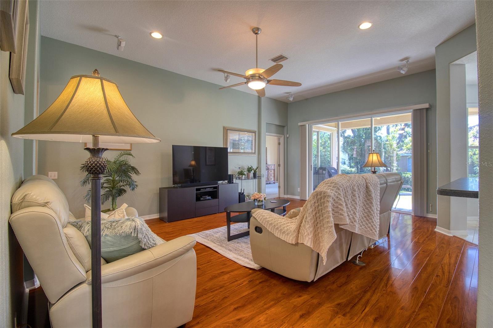 2219 Elizabeth Way Property Photo 15