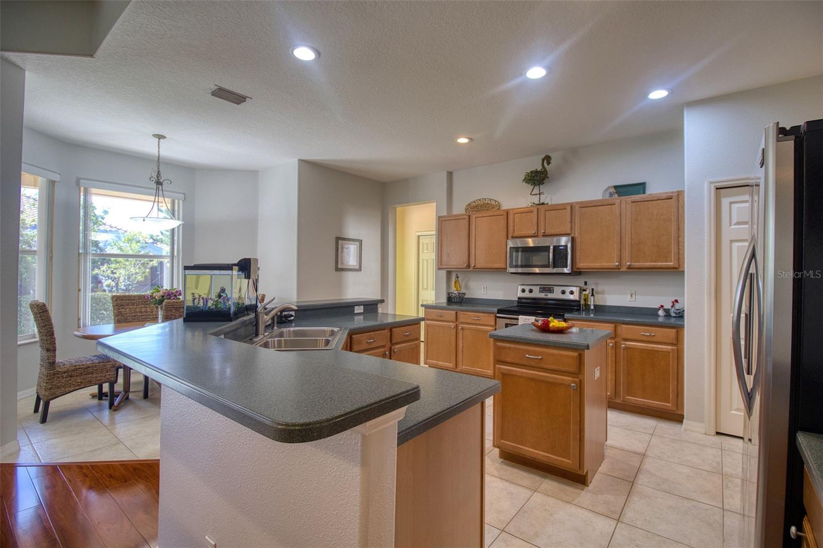 2219 Elizabeth Way Property Photo 16