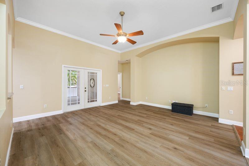 114 Irwin St E Property Photo 22