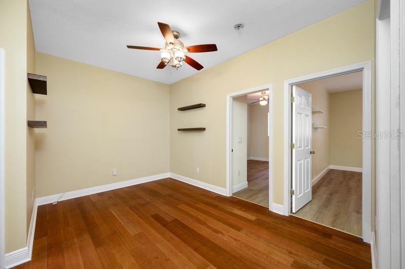 114 Irwin St E Property Photo 43