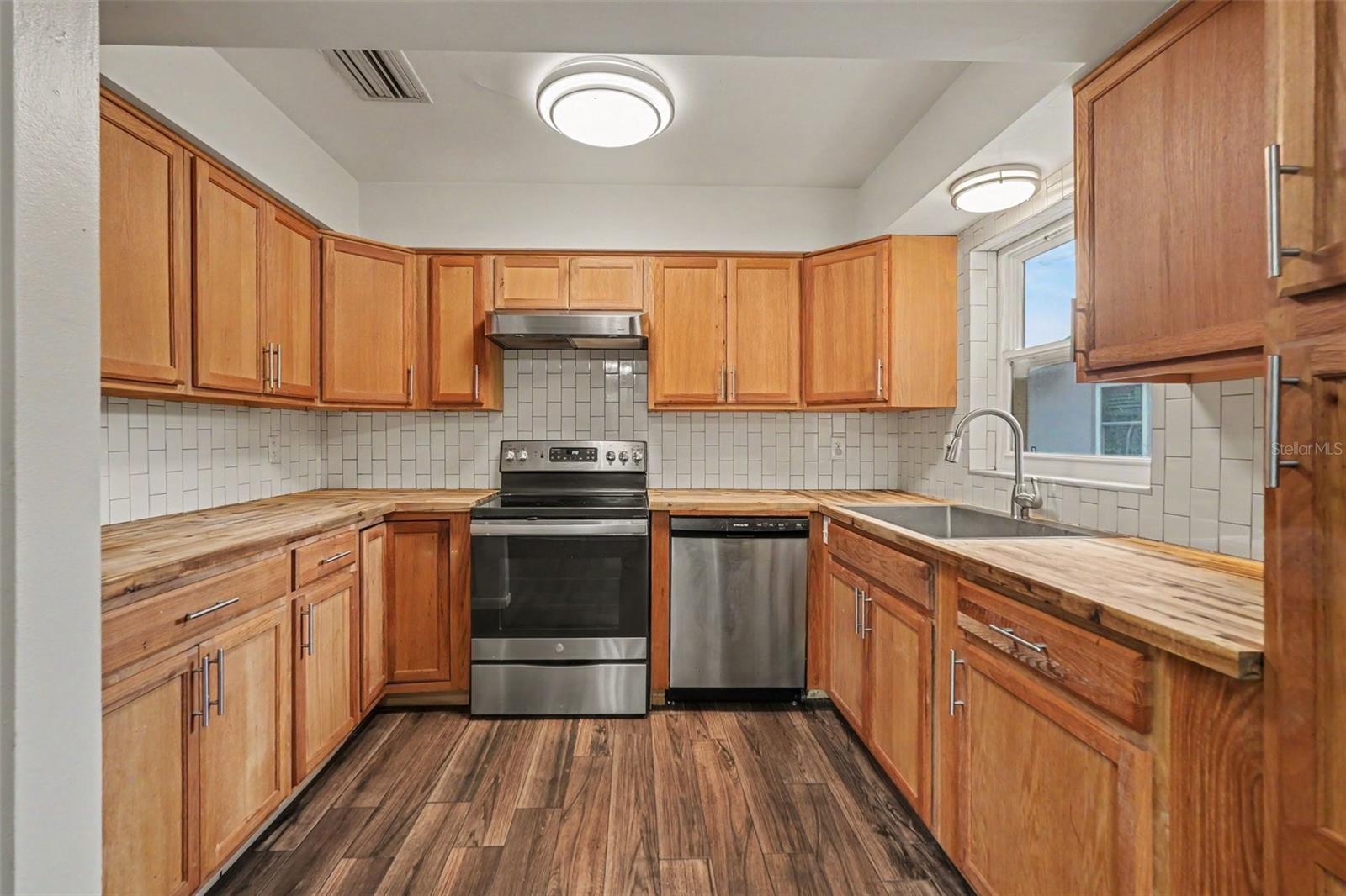 6291 Kimball Ct Property Photo 9