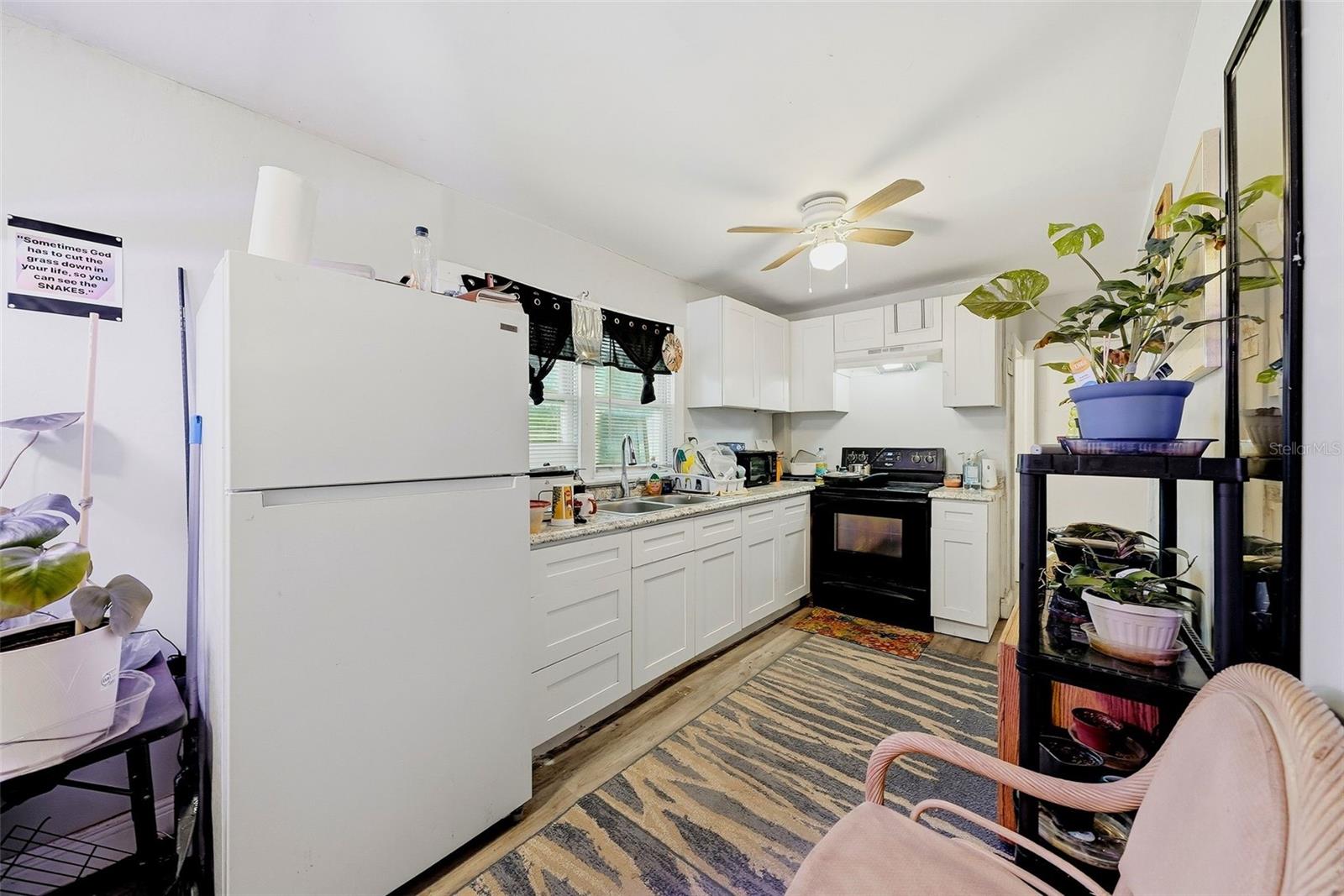 1125 Olive St Property Photo 3