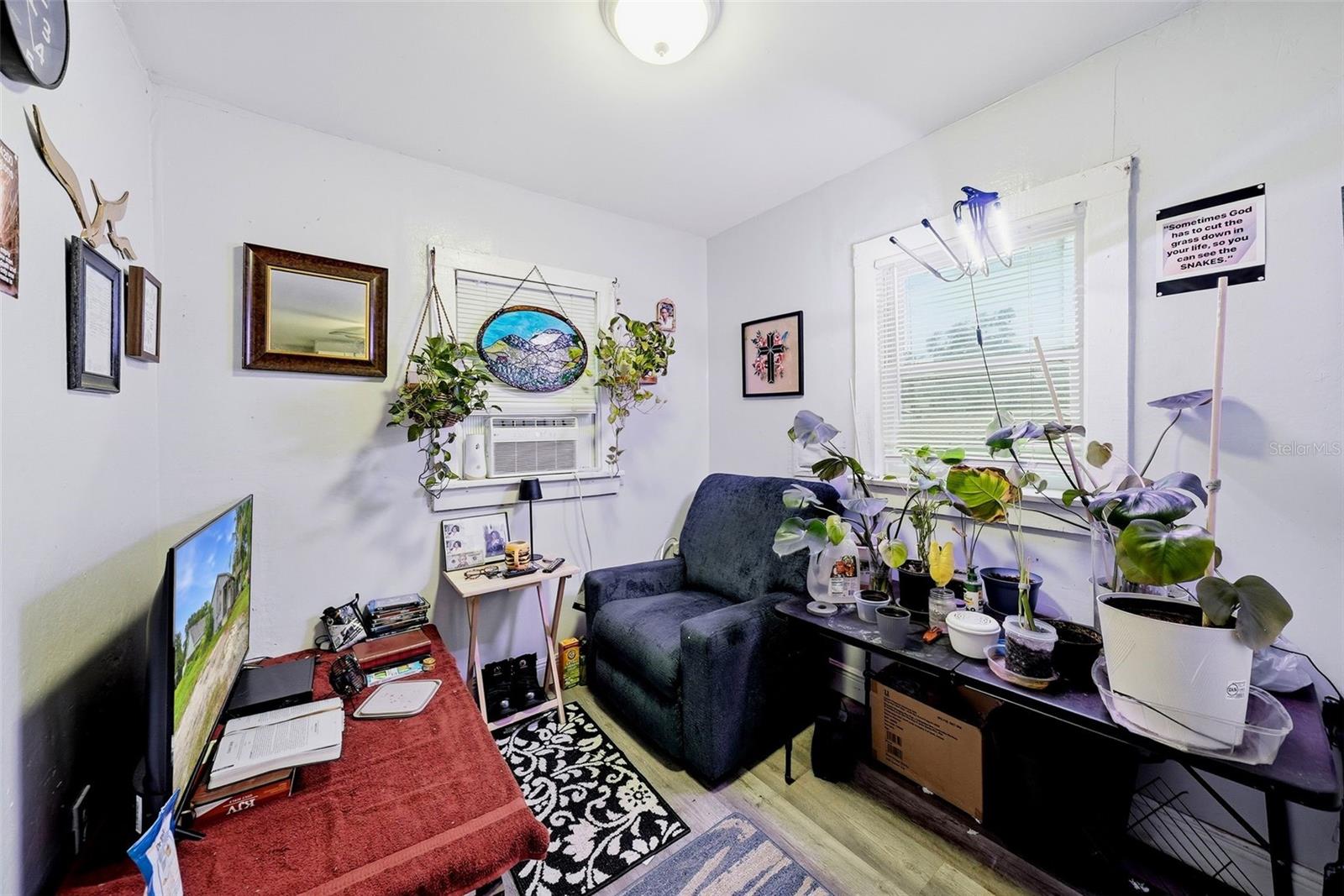 1125 Olive St Property Photo 6